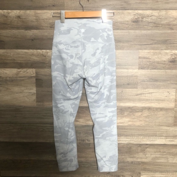 Lululemon Wonder Under High Waist  21"
Camo Alpine White  Leggings Size 4 - Picture 9 of 15